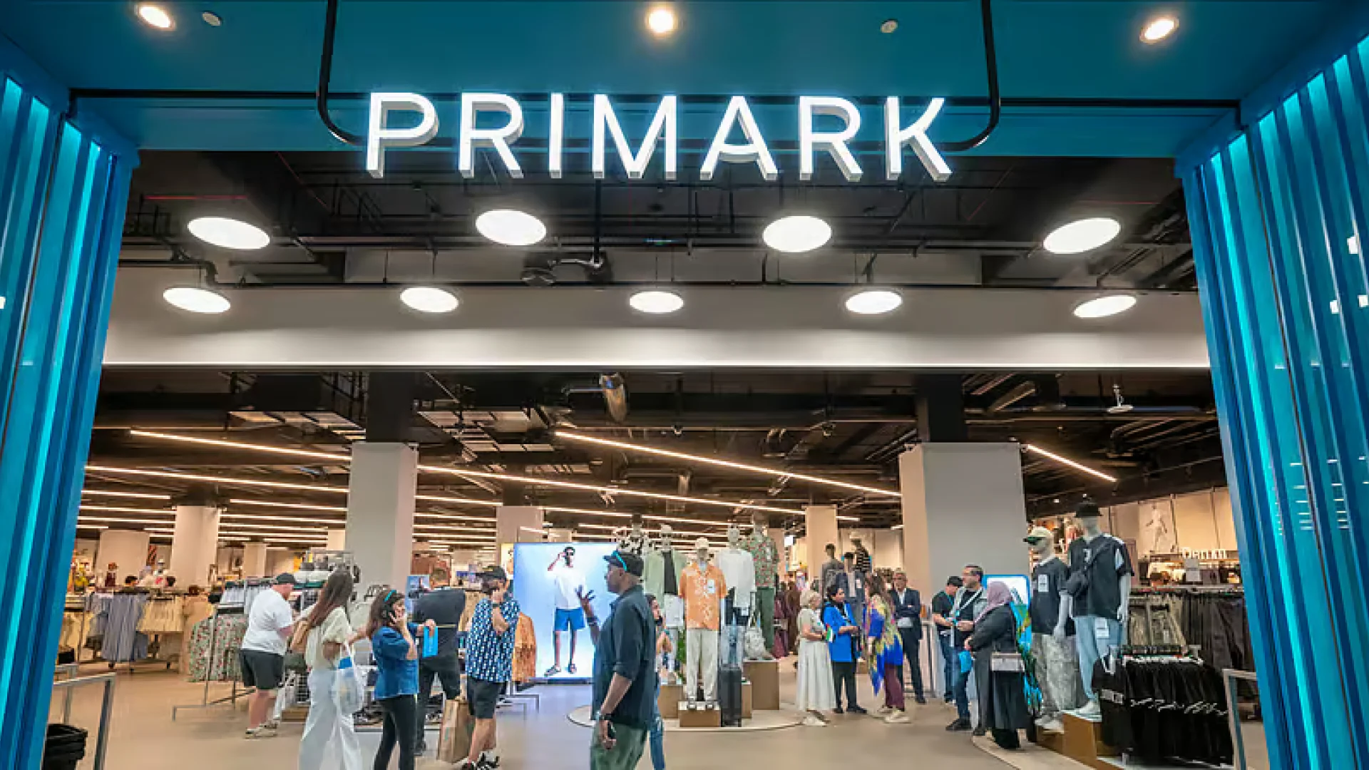 Primark vient d’ouvrir au Mall of the Emirates: 3e magasin à Dubaï | Die Geissens Real Estate | Luxus Immobilien mit Carmen und Robert Geiss – Die Geissens in Dubai